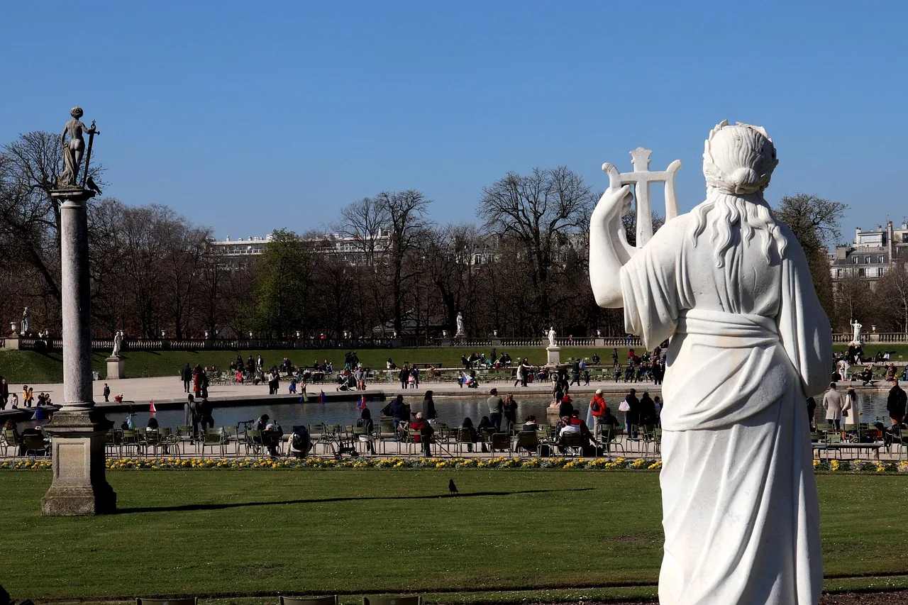 sculpture, statue, pierre, public garden, nature, sun, spring, trees, branches, paris, france, blue sky. Spring, summer or autumn: picking the time for public garden destinations