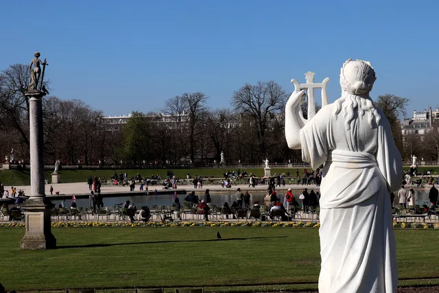 sculpture, statue, pierre, public garden, nature, sun, spring, trees, branches, paris, france, blue sky. Spring, summer or autumn: picking the time for public garden destinations