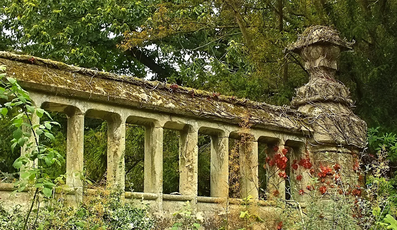 holiday garden, garden, wall, enclosure, design, decoration, natural, outdoor, border, lush, old, foliage, botanical, gardening, nature, botany, ornamental. Historic gardens compared: reading a restoration claim before you pay for one