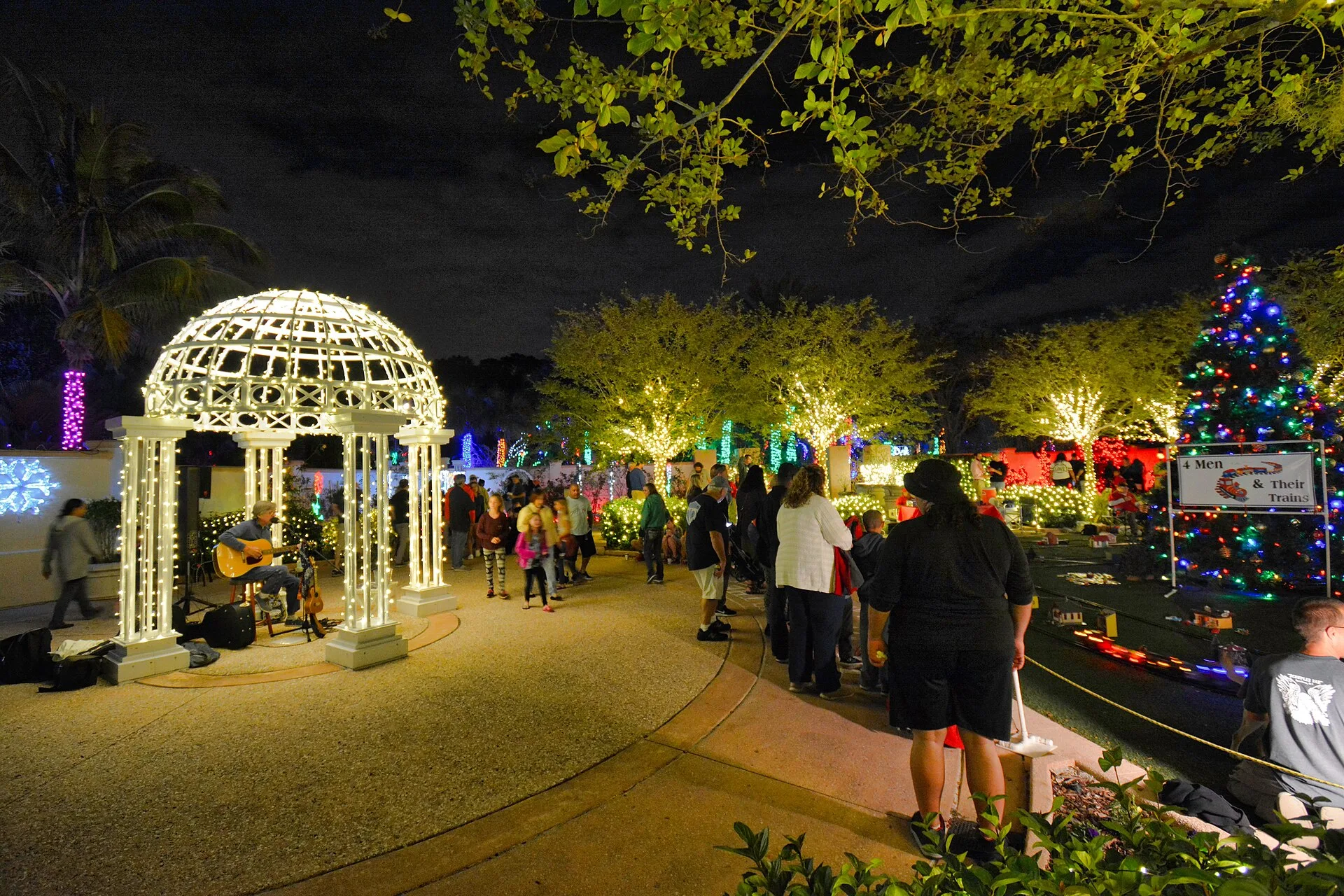 We might not have falling snow or freezing cold weather here in Florida to get us in the holiday mood, but we got lights ! Over a million LED lights shining throughout the Florida Botanical Gardens highlighting the tropical plants in nature themed and holiday inspired light displays. Also every even. Which US botanical garden holiday light displays are worth the ticket price?